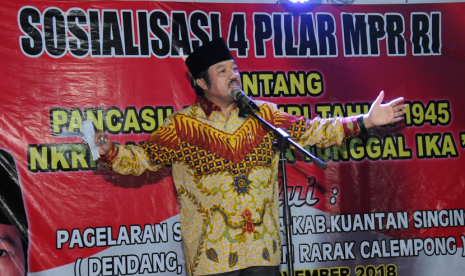 Anggota Majelis Permusyawaratan Rakyat (MPR) Fraksi Partai Golkar asal Riau, Idris Laena.