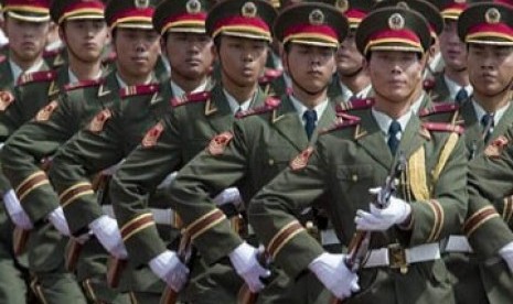 Anggota militer Cina yaitu People\'s Liberation Army (PLA) 