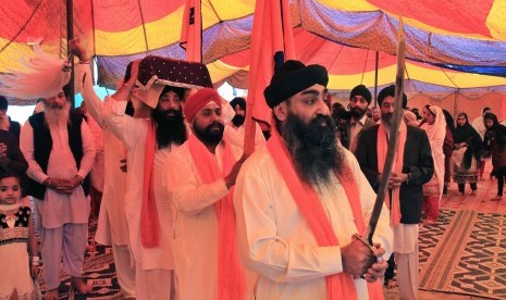 Anggota minoritaas Sikh di Afghanistan menggelar festival Vaisakhi di Sarhood, Afghanistan, April 2015. 