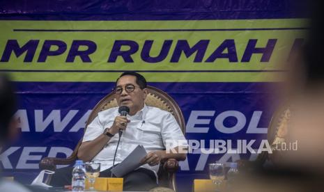 Ketua DPP Golkar Nilai Wacana Airlangga-Anies di Pilpres Wajar. Foto: Anggota MPR dari Fraksi Golkar Firman Soebagyo memberikan pandangannya saat diskusi empat pilar di komplek Parlemen, Jakarta, Senin (29/11/2021). Dalam diskusi mengambil tema Menakar Inkonstitusionalitas UU Cipta Kerja pasca Putusan Mahkamah Konstitusi (MK). 