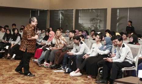 Anggota MPR dari Fraksi PKS, TB Soenmandjaja, memberikan ceramah dalam acara Netizen Ngobrol Bareng MPR di Yogyakarta pada Sabtu (19/3).