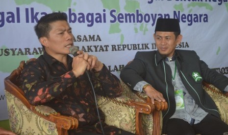 Anggota MPR RI dari kelompok DPD Muhammad Asri Anas menyampaikan materi sosialisasi 4 pilar MPR RI didampingi Ketua Umum PP Syabab Hidayatullah Naspi Arsyad. 