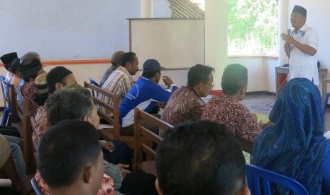 Anggota MPR, Rizki Sadig, saat melakukan kegiatan sosialisasi MPR di Kecamatan Kauman, Kabupaten Tulungagung, Senin (24/7),