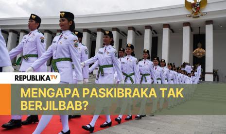 Anggota Paskibraka 2024 berbaris seusai dikukuhkan oleh Presiden Joko Widodo di Istana Negara, Ibu Kota Nusantara (IKN), Kalimantan Timur, Selasa (13/8/2024). 