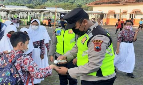 Anggota Polres Semarang yang ditempatkan sebagai 