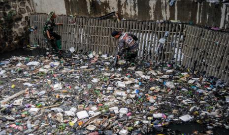 Warga Diimbau Tak Buang Sampah Ke Sungai Saat Musim Hujan Republika Online