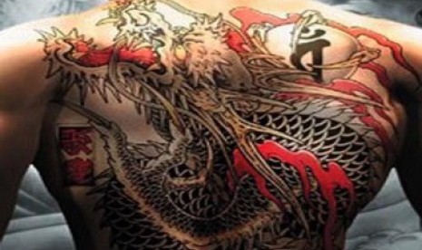 Anggota Yakuza Jepang dikenal karena tato mereka yang luas di tubuh. Ilustrasi