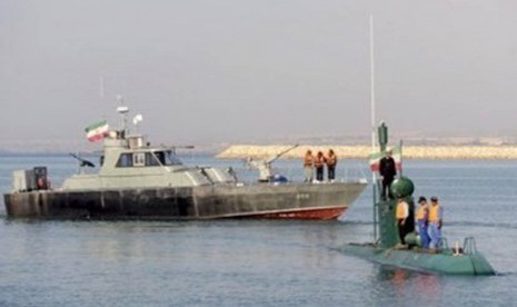 Satu orang dinyatakan meninggal saat latihan perang AL Iran. Ilustrasi Angkatan Laut Iran saat latihan militer di Velayat-90, di Laut Oman.