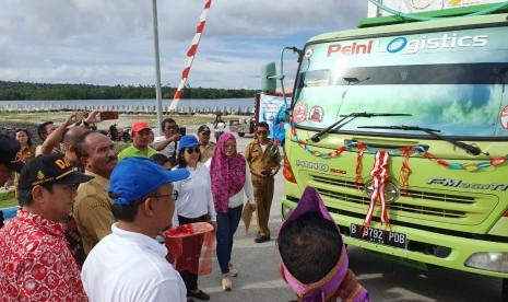 Angkutan tol laut pada hari Selasa (30/4) telah melakukan pengiriman perdana komoditas ikan dengan menggunakan reefer container dari Kepulauan Talaud menuju Surabaya, Jawa Timur.