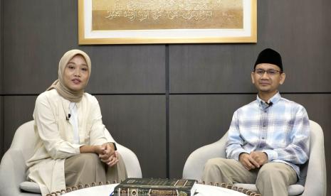 Ani Nursalikah dan Ustaz Oni Sahroni dalam Fiqih Milenial Ramadhan.