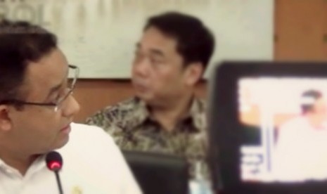 Anies Baswedan (kiri)