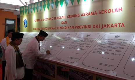 Anies Resmikan Puluhan Sekolah Beratap Solar Panel dan Ramah Disabilitas