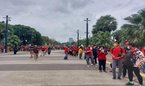 Animo penonton menyaksikan Piala AFF 2022 antara Indonesia melawan Kamboja di Stadion Utama Gelora Bung Karno (SU GBK), Jumat (23/12/2022). 