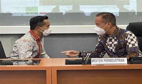 Anindya Bakrie bersama Menperin Agus Gumiwang Kartasasmita