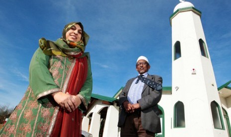 Anjun Rahman dan Ismail Gamadid mencanangkan keterbukaan di Masjid Hamilton untuk mengedukasi publik mengenai Islam dan perannya di komunitas Waikato. 