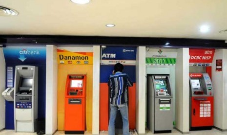 Anjungan tunai mandiri (ATM)