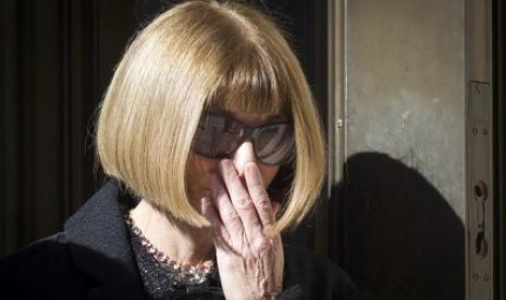 Anna Wintour dengan kacamata oversized-nya