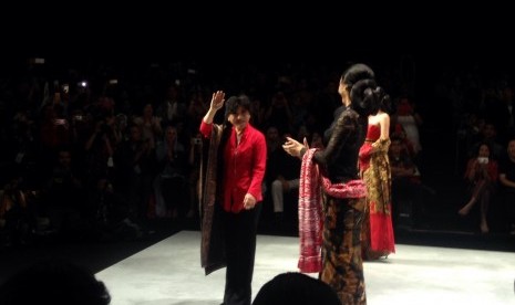 Anne Avantie di panggung Indonesia Fashion Week 2015.