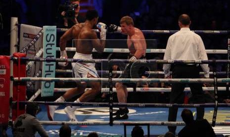 Anthony Joshua (kiri) vs Alexander Povetkin.