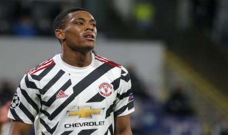  Anthony Martial dari Manchester United bereaksi setelah kehilangan peluang mencetak gol selama pertandingan sepak bola grup H Liga Champions antara Istanbul Basaksehir dan Manchester United di Stadion Fatih Terim di Istanbul, Rabu, 4 November 2020.