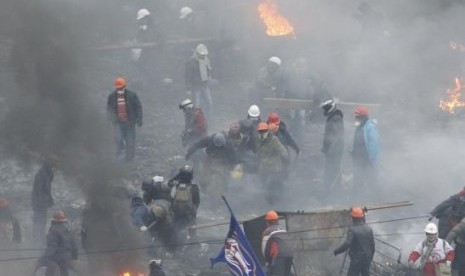 Anti-government protesters carry an injured man on a stretcher in Independence Square in Kiev.