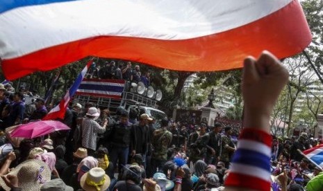 Massa anti-pemerintah menggelar aksi unjuk rasa di Bangkok, Thailand.