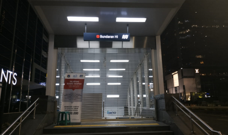 Antisipasi aksi, stasiun MRT Bundaran HI hanya layani satu pintu keluar masuk, Selasa (21/5). 