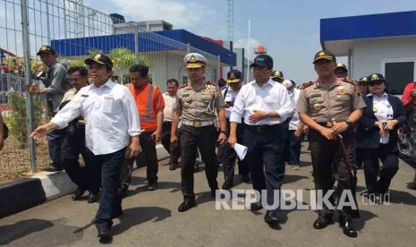 Antisipasi macet Idul Adha Menhub Budi Karya Sumadi tinjau Tol Brexit.