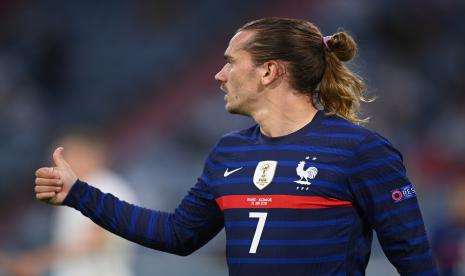 Antoine Griezmann dari Prancis bereaksi selama pertandingan sepak bola babak penyisihan grup F UEFA EURO 2020 antara Prancis dan Jerman di Munich, Jerman, 15 Juni 2021.