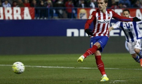 Antoine Griezmann saat mencetak gol lewat titik putih.