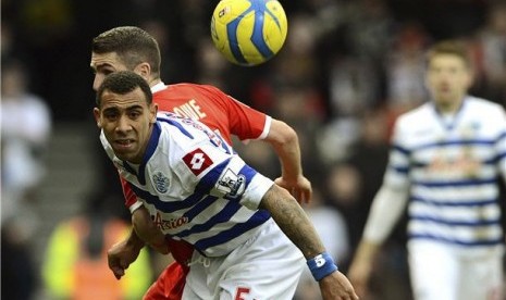 Anton Ferdinand (depan) 