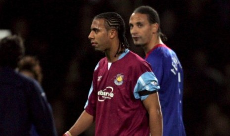 Anton Ferdinand (kiri) dan Rio Ferdinand.