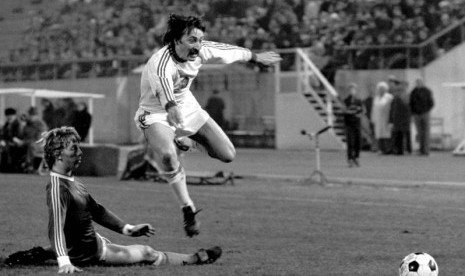 Antonin Panenka (melompat).