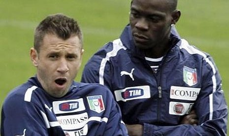 Antonio Cassano (kiri) dan Mario Balotelli (kanan)