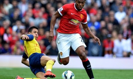 Antonio Valencia (kanan)