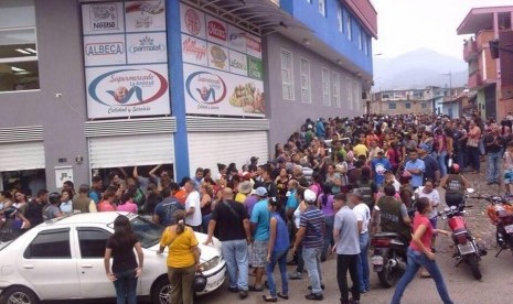 Antrean di supermarket Venezuela