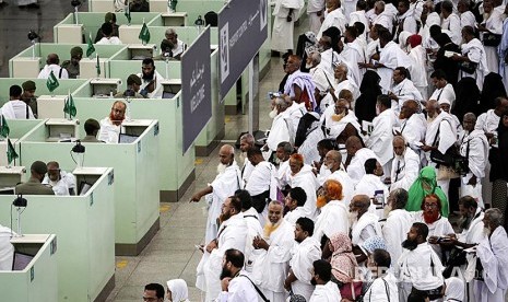 Antrean jamaah haji di loket imigrasi bandara internasional King Abdulaziz Jeddah.