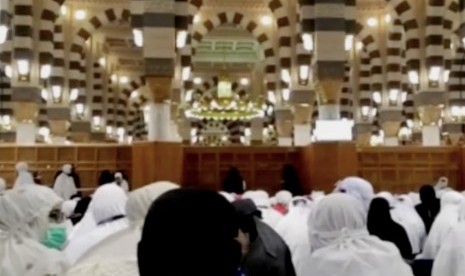 Antrean menuju Raudhah di Masjid Nabawi, Madinah