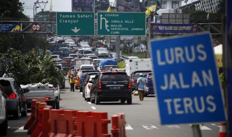 Sistem ganjil genap masih berlaku di jalur Puncak-Cianjur pada akhir pekan.