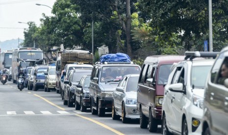 Antrian kendaraan pemudik menuju Tasikmalaya-Ciamis. Ilustrasi