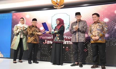 Anugerah Adinata Syariah merupakan apresiasi bagi pemerintah provinsi yang memiliki inisiatif mengembangkan potensi ekonomi syariah di daerahnya.