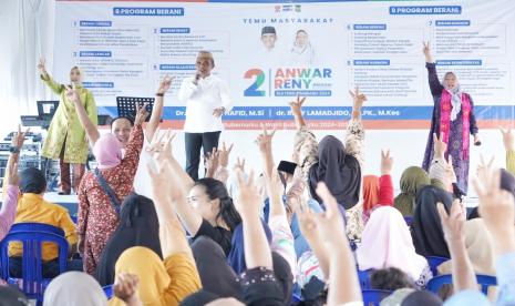 Anwar Hafid berpidato di hadapan pendukungnya