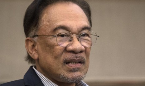 Anwar Ibrahim. Ketiga anggota parlemen dari koalisi Pakatan Harapan (PH) menetapkan Anwar Ibrahim sebagai calon perdana menteri.