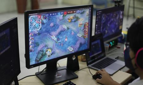 Apabila sebelumnya e-sport yang ditekuni mereka para gamers, kini esport telah meluas menjadi salah satu pelajaran  ekstrakurikuler (ekskul) untuk siswa sekolah menengah.