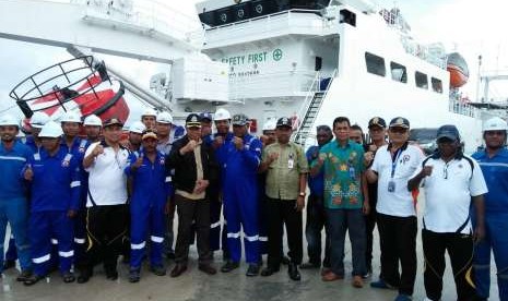 apal Kelas I Kenavigasian KN Yefyus milik Distrik Navigasi Kelas I Sorong, Jumat (12/10) pukul 08.10 WIT menuju Pelabuhan Donggala. Kapal ini membawa peralatan untuk pemasangan berthing facility atau fasilitas sandar milik PT Pertamina (Persero) yang akan dijadikan Terminal Bahan Bakar Minyak (TBBM) di Donggala. 