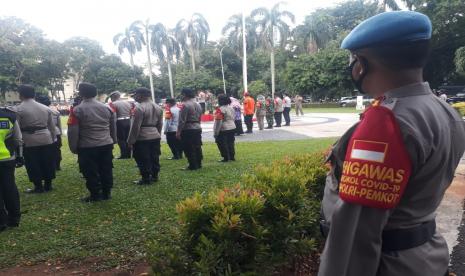 Aparat gabungan polisi, TNI dan Satpol PP Kota Depok yang tergabung dalam Tim Pemburu Covid-19 akan melakukan razia lokasi-lokasi yang ada kerumunan orang saat malam pergantian tahun 2020-2021 atau malam tahun baru. 