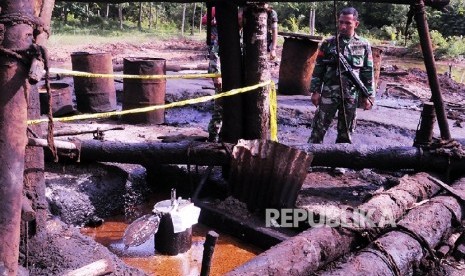 Aparat mengamankan lokasi pengeboran ilegal di Kabupaten Musi Banyuasi, Sumatera Selatan.