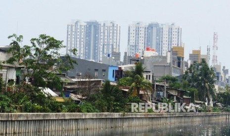 Apartemen dan rumah semi permananen di kisaran sunter podomoro, Senin (9/10). 