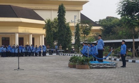 Apel Aparatur Sipil Negara (ASN) Pemerintah Provinsi Banten dalam rangka memperingati hari kesadaran nasional, hari olahraga nasional dan hari statistik nasional di Kawasan Pusat Pemerintahan Provinsi Banten, Serang, Banten, (ilustrasi)