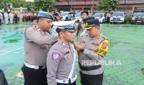 Apel Gelar Pasukan Operasi Keselamatan Lodaya 2025 di Lapangan Apel Mako Polres Indramayu, Senin (10/2/2025).